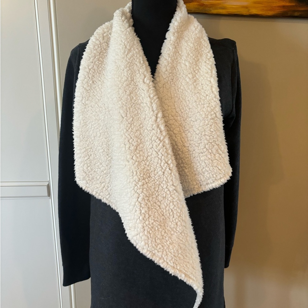 Mossimo sweater/jacket size medium